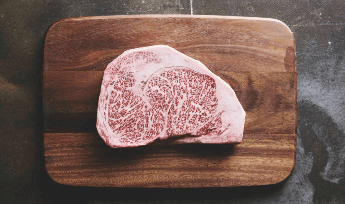 Et stykke råt Wagyu kød